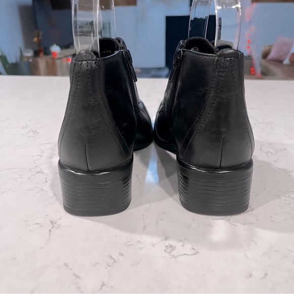 LIZ BAKER Leather Button Ankle Boots Size 6 NWOB - Picture 9 of 14